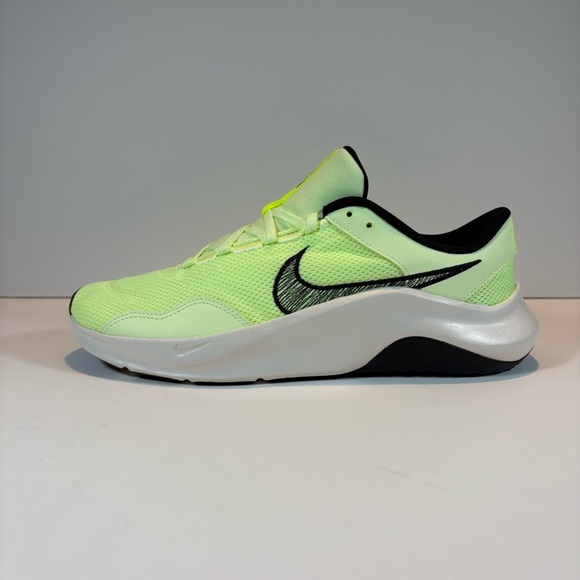Men’s Nike Legend Essential 3 Next Nature Shoes Size 11 New In Box - Picture 2 of 6
